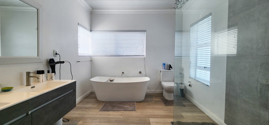 4 Bedroom Property for Sale in Agulhas Western Cape